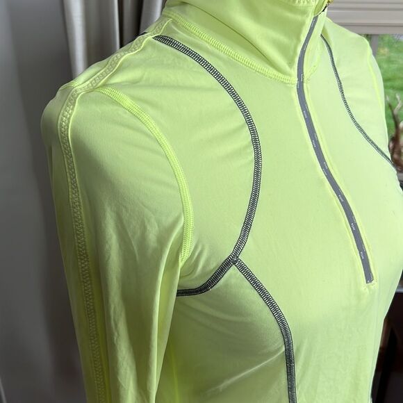 Zella 1/4 Zip Running Jacket - Picture 4 of 13